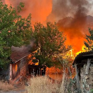 balikesirde yangin 15 ev kul oldu YQUQcOdB