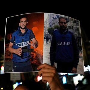 fransa 6 gazeteciyi olduren israil saldirisini kinadi e5EPnNBD