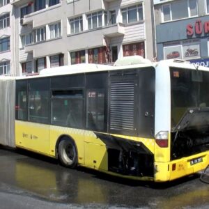 iett otobusunde korkutan yangin yolcular tahliye edildi R6VMiviN