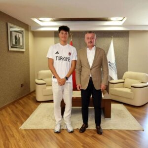 kuzey tuncelli dunya gencler yuzme sampiyonu oldu cXnTI6hc