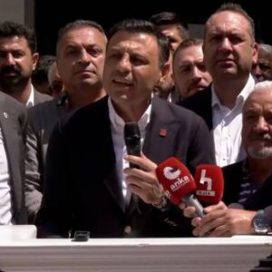 ozgur celik beyoglu belediyesi onunde konustu inan guney bir suredir gazetelerde televizyonda hedef gosteriliyordu ldx3bdAG