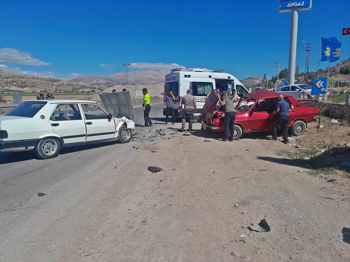 golbasinda trafik kazasi 2 yarali IT1IE1t2