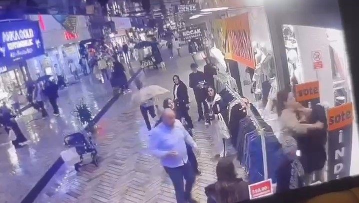 etek giyen universite ogrencisine saldiri gozaltina alindi eEt1iALs