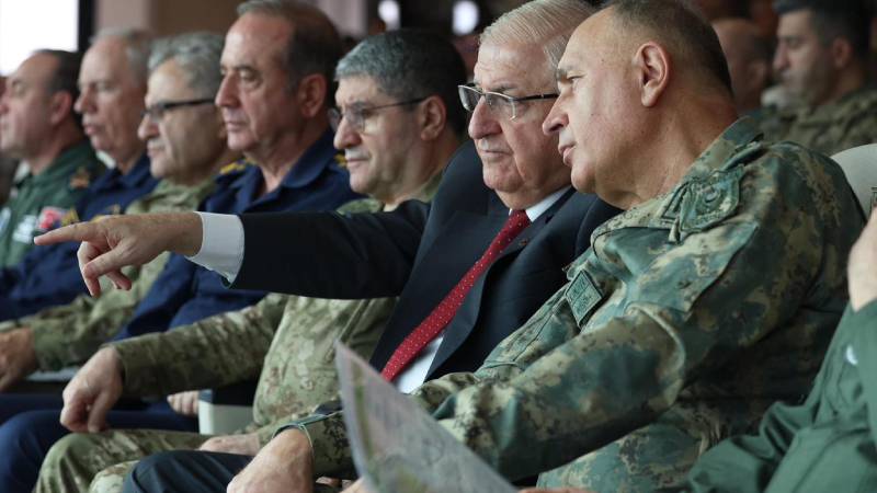 mill savunma bakani guler pkknin basta suriyede olmak uzere tum uzantilari silahlarini teslim etmeli hiFKOrbR