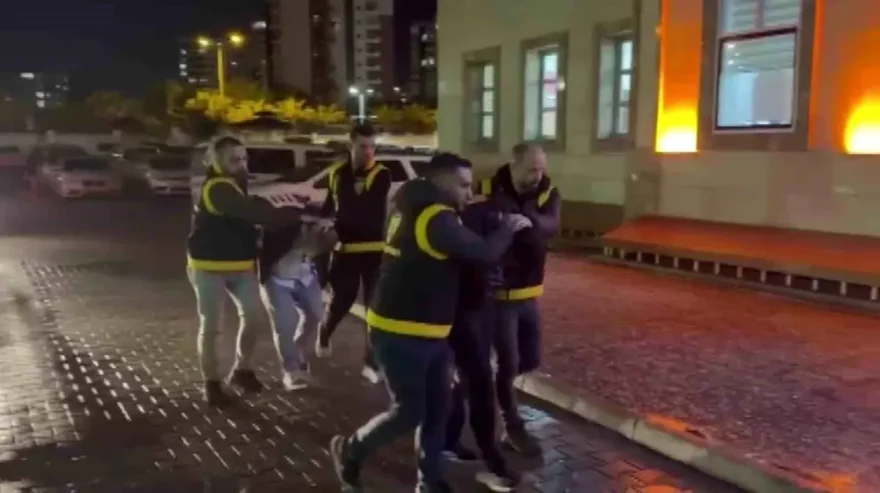 Adana’da Bıçaklı Trafik Tartışması: Baba ve Oğula Cezalar Yağdı