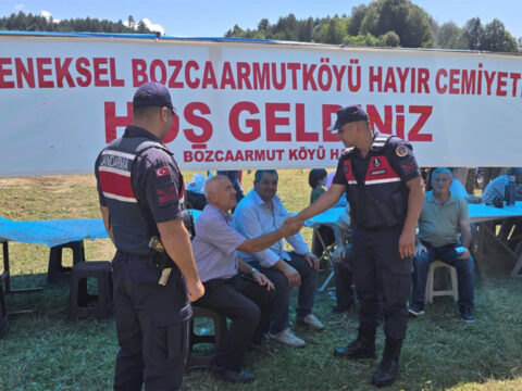 Bilecikte jandarma hayir cemiyetinde vatandaslari bilgilendirdi uNGhcqtZ