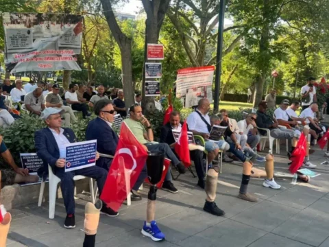Er gazi ve sehit aileleri guvenparkta haklarimiz verilene kadar ayrilmayacagiz iU54HLln
